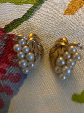 (BB1)Vintage Pearl Cluster Leaf Clip-On Earrings